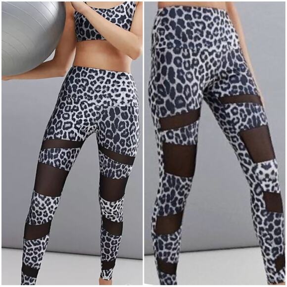 Onzie leggings Woman's size XS Leopard Print Mesh Panel Hot Yoga Black/white - Picture 2 of 16